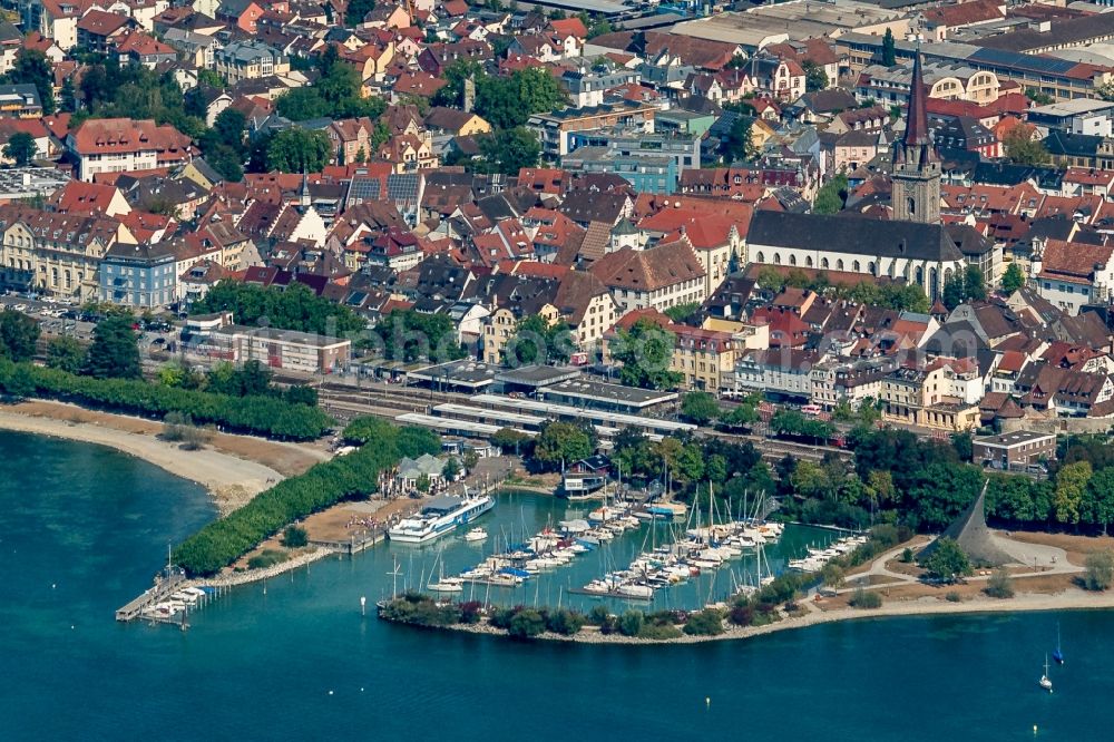 Aerial photograph Radolfzell am Bodensee - Pleasure boat marina with docks and moorings on the shore area and Uferbereich in Radolfzell am Bodensee in the state Baden-Wurttemberg, Germany