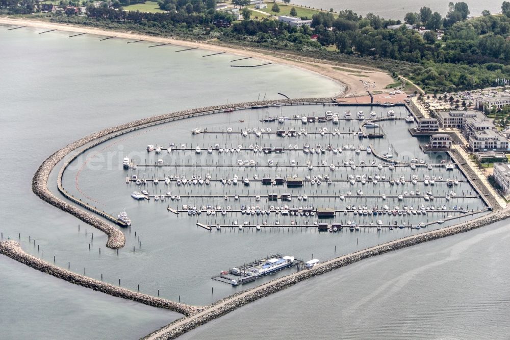 Aerial image Rostock - Pleasure boat marina with docks and moorings on the shore area Warnemuende in Rostock in the state Mecklenburg - Western Pomerania, Germany