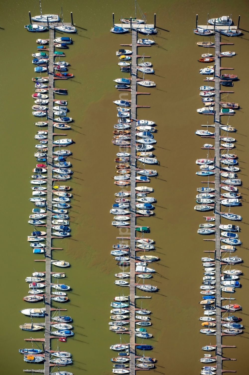 Wedel from the bird's eye view: Pleasure boat marina with docks and moorings on the shore area in Wedel in the state Schleswig-Holstein