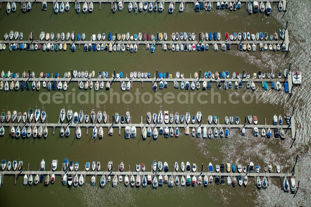 Wedel from the bird's eye view: Pleasure boat marina with docks and moorings on the shore area in Wedel in the state Schleswig-Holstein