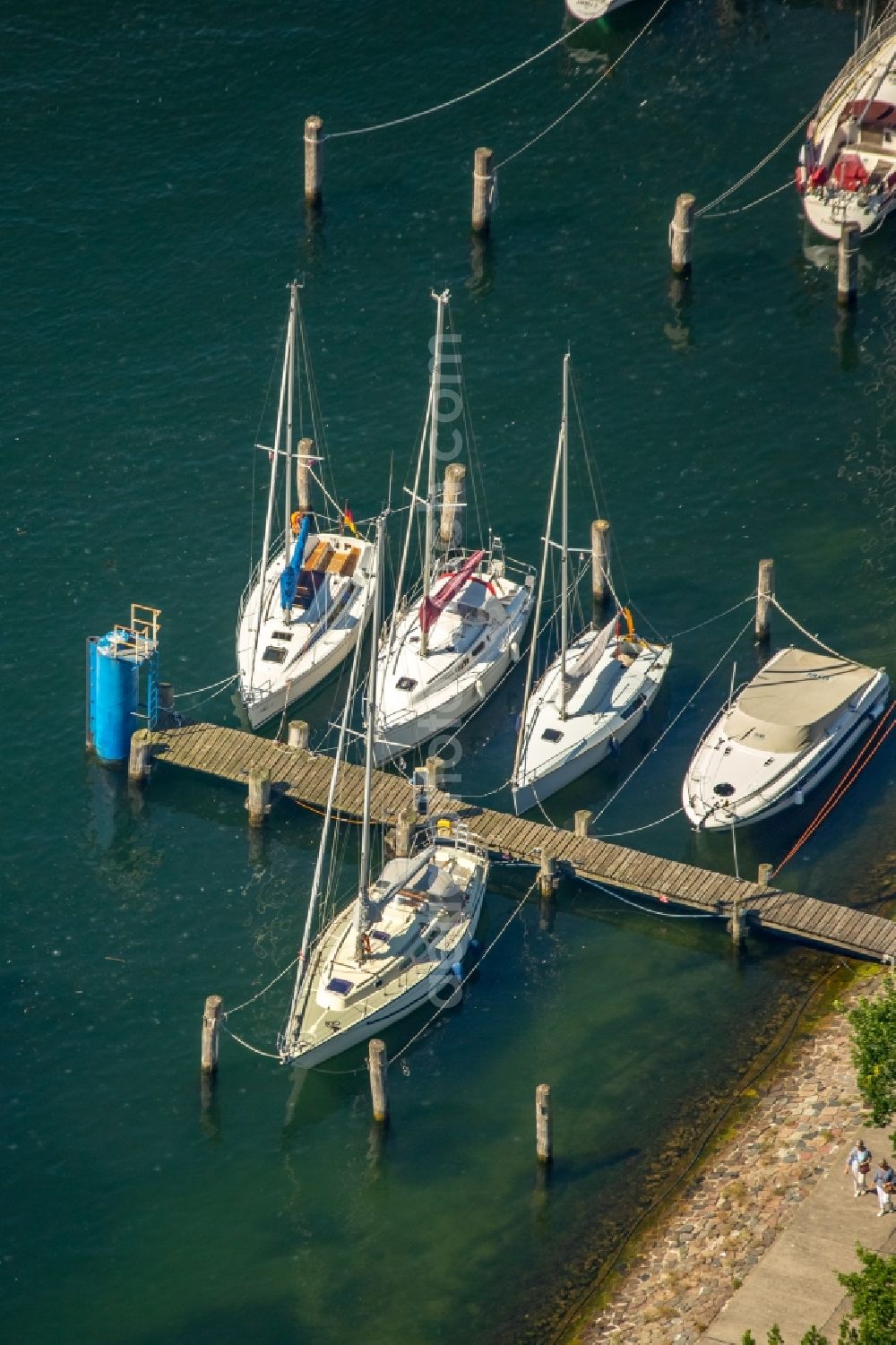 Aerial image Wedel - Pleasure boat marina with docks and moorings on the shore area in Wedel in the state Schleswig-Holstein