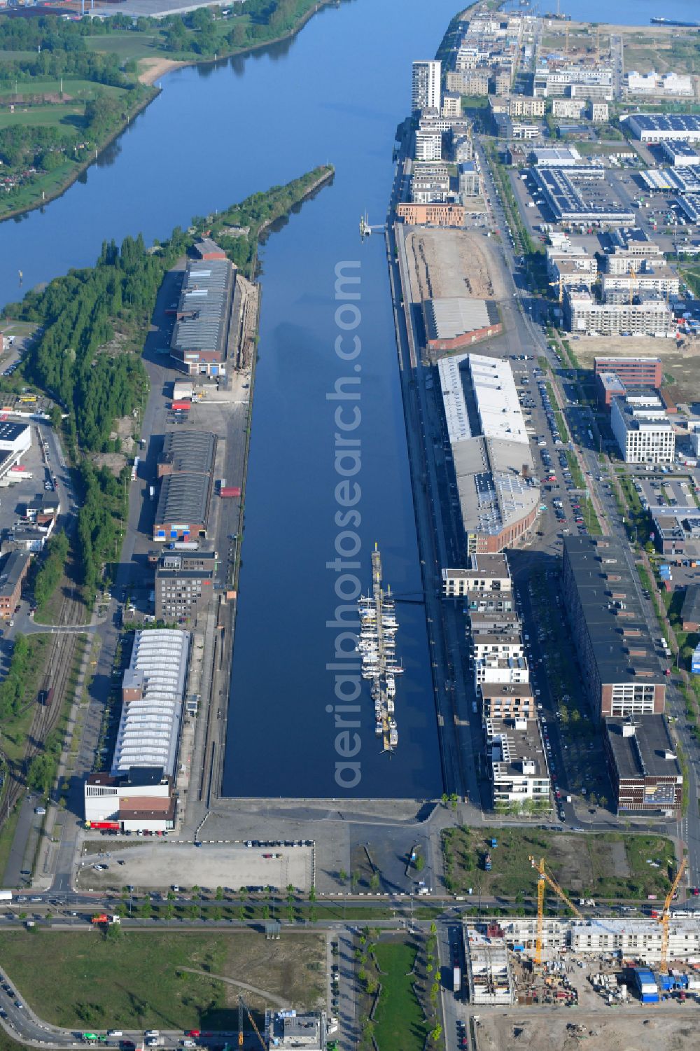 Bremen from the bird's eye view: Pleasure boat marina with docks and moorings on the shore area of the Weser river in Bremen, Germany