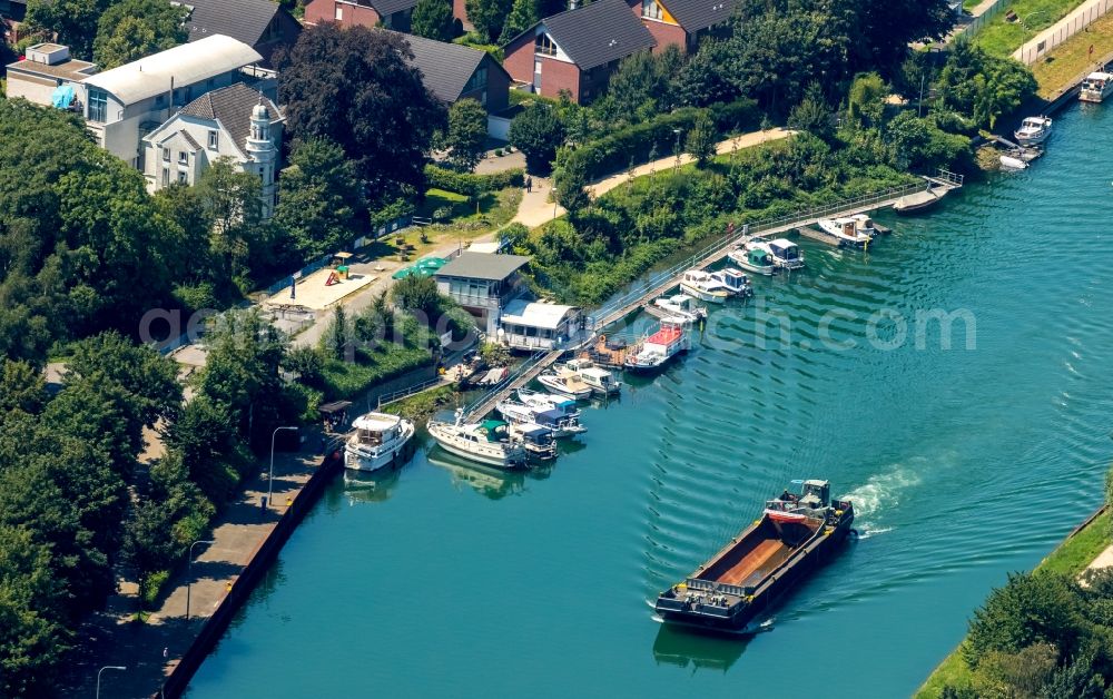 Aerial photograph Dorsten - Marina with recreational marine jetties and moorings on the shore area marina Hanse Marina Dorsten in Dorsten in North Rhine-Westphalia