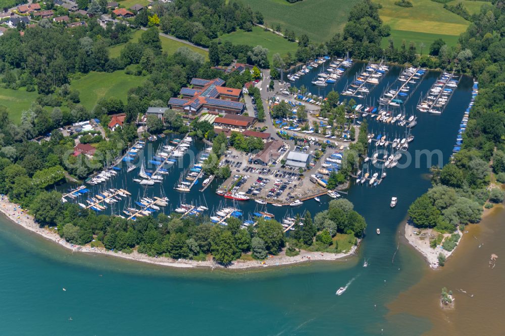 Aerial photograph Langenargen - Marina with sports boat moorings and boat moorings on the shore area of a??a??Lake Constance BMK Yachthafen Langenargen in Langenargen on Lake Constance in the state Baden-Wuerttemberg, Germany