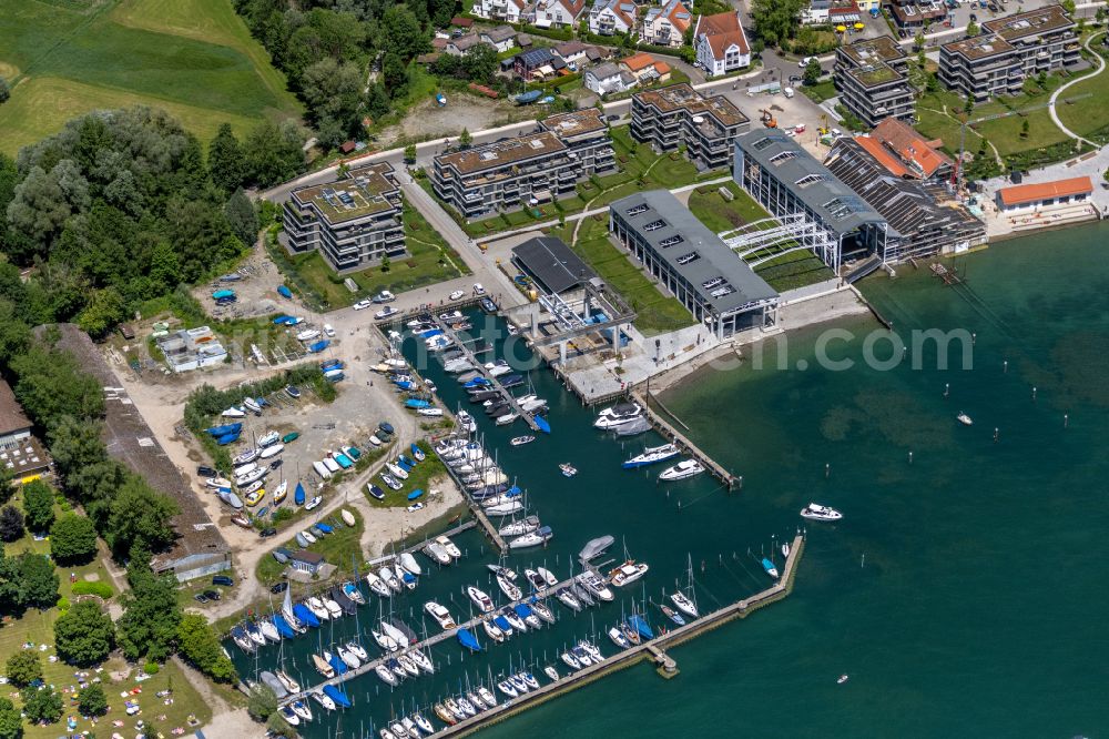 Kressbronn am Bodensee from the bird's eye view: Pleasure boat marina with docks and moorings on the shore area of Lake of Constance in Kressbronn am Bodensee at Bodensee in the state Baden-Wuerttemberg, Germany