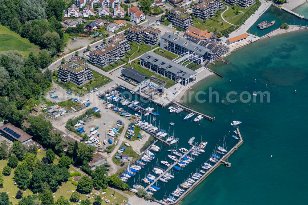 Aerial photograph Kressbronn am Bodensee - Pleasure boat marina with docks and moorings on the shore area of Lake of Constance in Kressbronn am Bodensee at Bodensee in the state Baden-Wuerttemberg, Germany