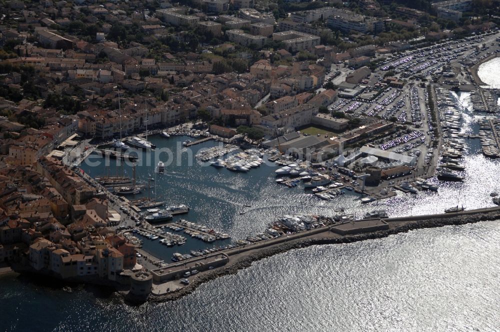 Saint-Tropez from the bird's eye view: Pleasure boat marina with docks and moorings on the shore area Golfe de Saint-Tropez in Saint-Tropez in Provence-Alpes-Cote d'Azur, France