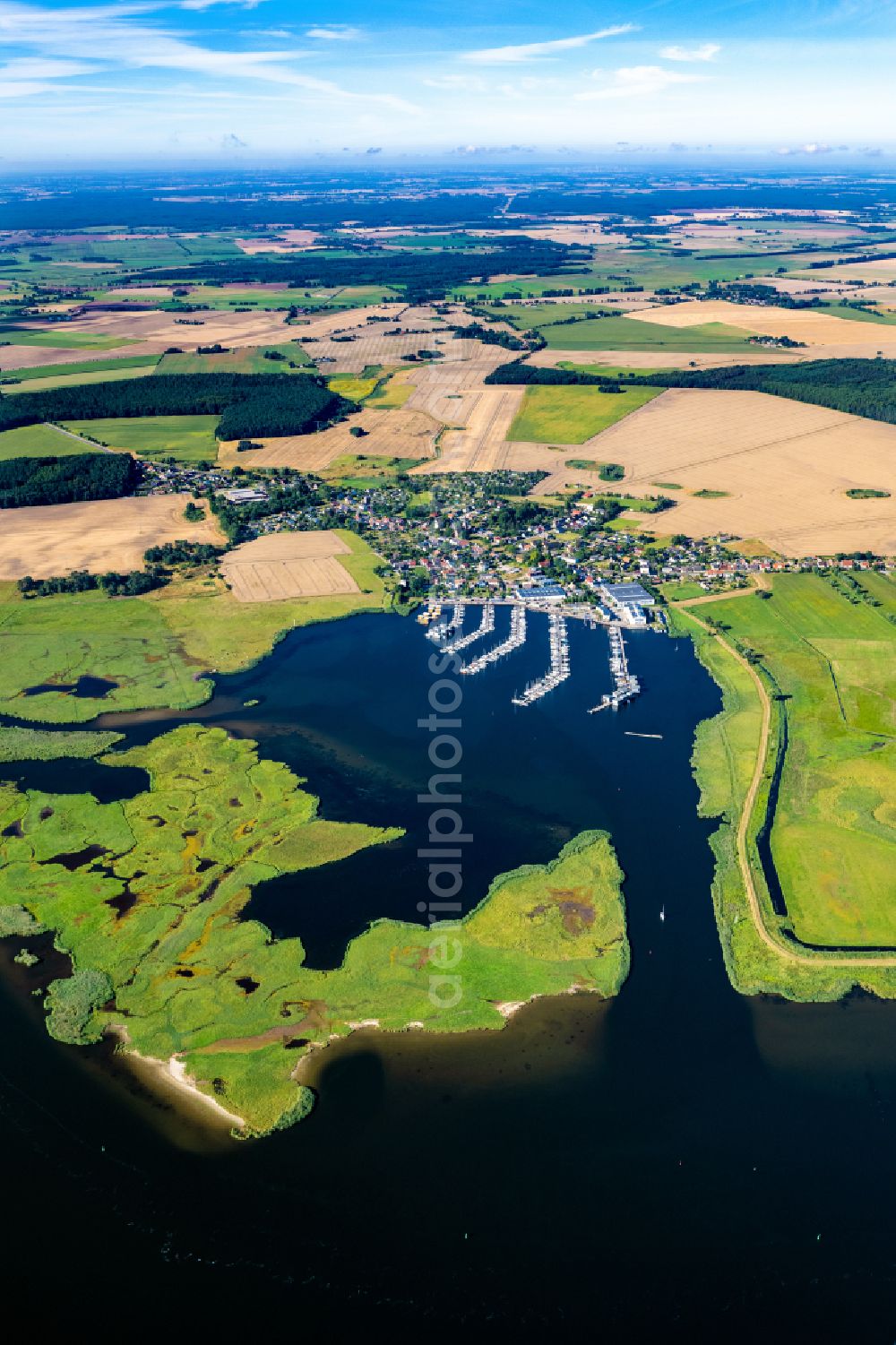 Kröslin from the bird's eye view: Pleasure boat marina with docks and moorings on the shore area of BALTIC SEA RESORT of Kroessliner See on street Hafenstrasse in Kroeslin in the state Mecklenburg - Western Pomerania, Germany