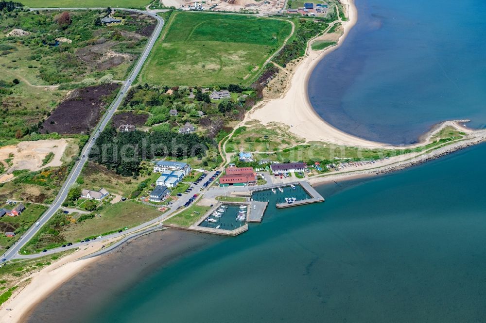 Aerial photograph Munkmarsch - Pleasure boat marina with docks and moorings on the shore area northern sea in Munkmarsch at the island Sylt in the state Schleswig-Holstein, Germany