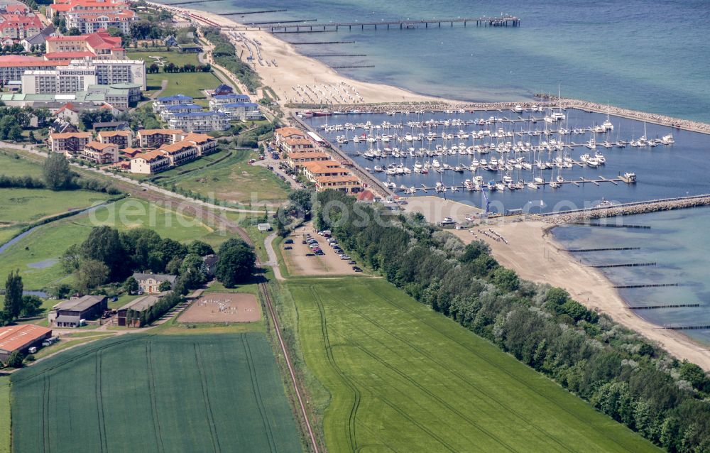 Aerial photograph Ostseebad Kühlungsborn - Pleasure boat marina with docks and moorings on the shore area of Baltic Sea on street Hafenstrasse in Ostseebad Kuehlungsborn Hafenstrasse in the state Mecklenburg - Western Pomerania, Germany