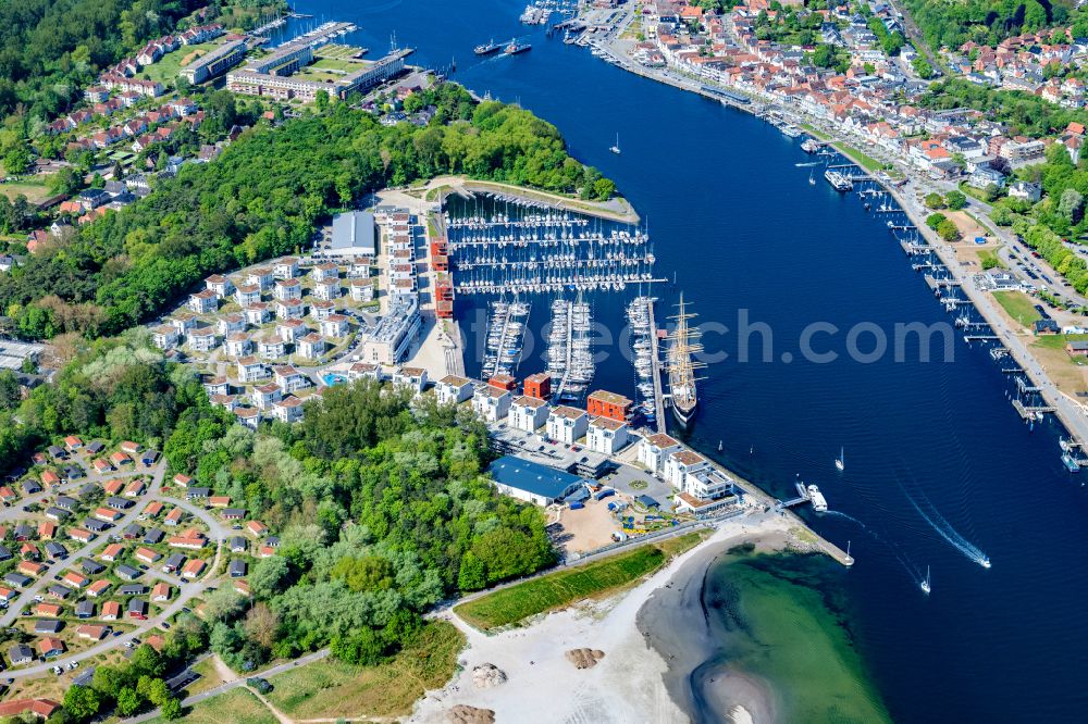 Lübeck from the bird's eye view: Pleasure boat marina with docks and moorings on the shore area Passathafen in Luebeck in the state Schleswig-Holstein, Germany