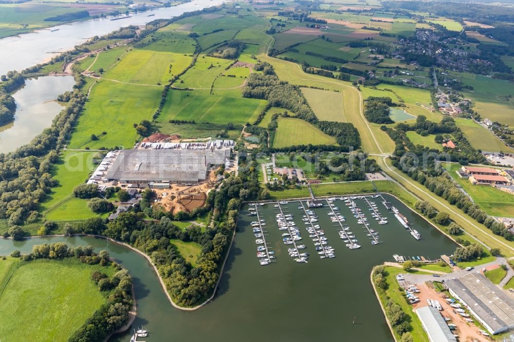 Emmerich am Rhein from above - Marina on the banks of the Rhine and the building of Klinkerwerke H.W. Muhr GmbH & Co. KG at Fackeldeystrasse in Emmerich am Rhein, in the state of North Rhine-Westphalia, Germany