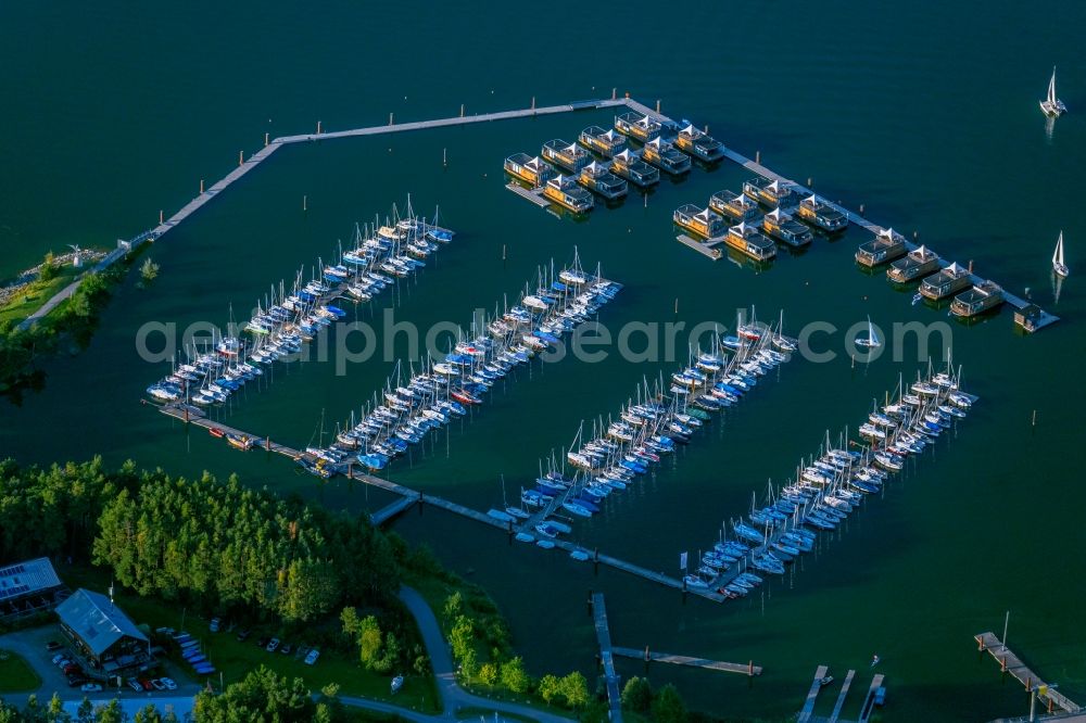 Aerial image Pleinfeld - Pleasure boat marina with docks and moorings on the shore area Segelhafen Ramsberg and Floating Village on lake Grosser Brombachsee in Pleinfeld in the state Bavaria, Germany