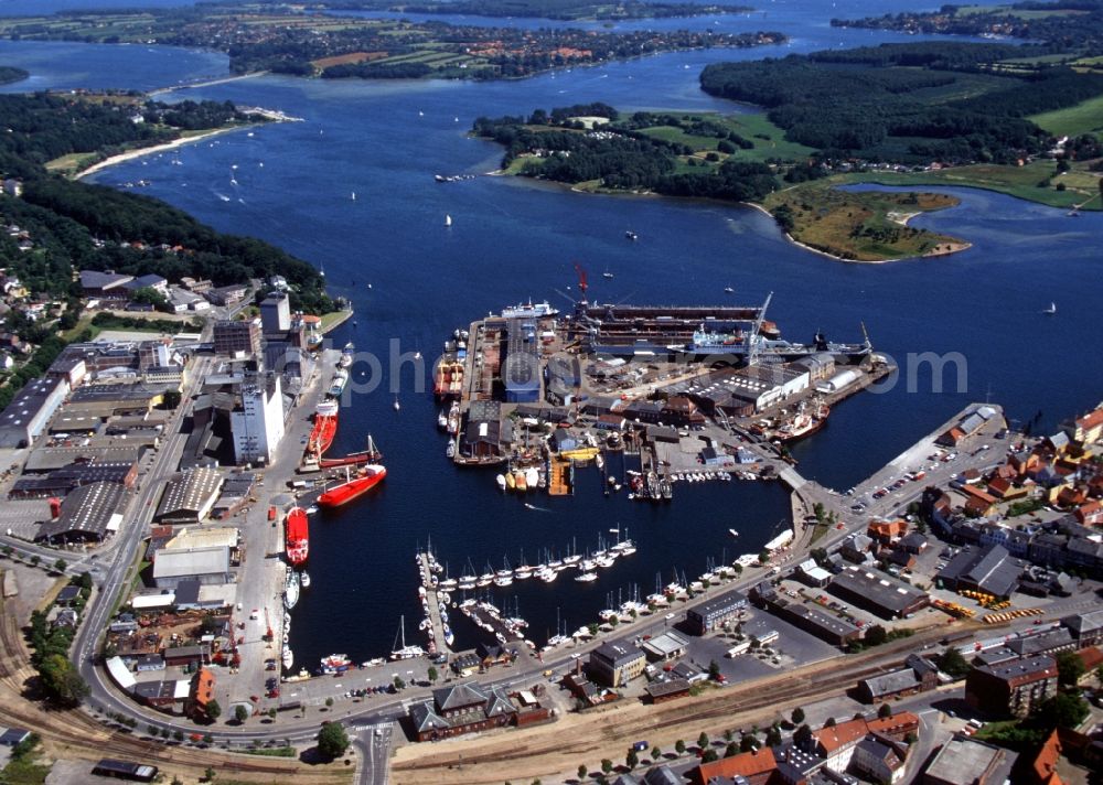 Aerial photograph Svendborg - Pleasure boat marina with docks and moorings on the shore area in Svendborg in Syddanmark in Denmark