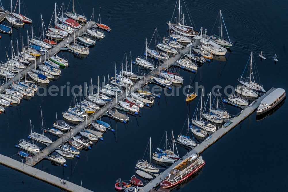 Aerial photograph Markkleeberg - Pleasure boat marina with docks and moorings on the shore area Yachthafen Cospudener Yacht Club Markkleeberg e.V. in the district Lauer in Markkleeberg in the state Saxony, Germany