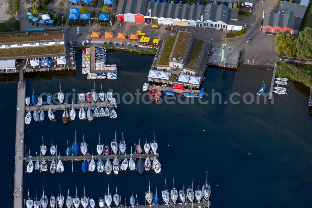 Aerial image Markkleeberg - Pleasure boat marina with docks and moorings on the shore area Yachthafen Cospudener Yacht Club Markkleeberg e.V. in the district Lauer in Markkleeberg in the state Saxony, Germany