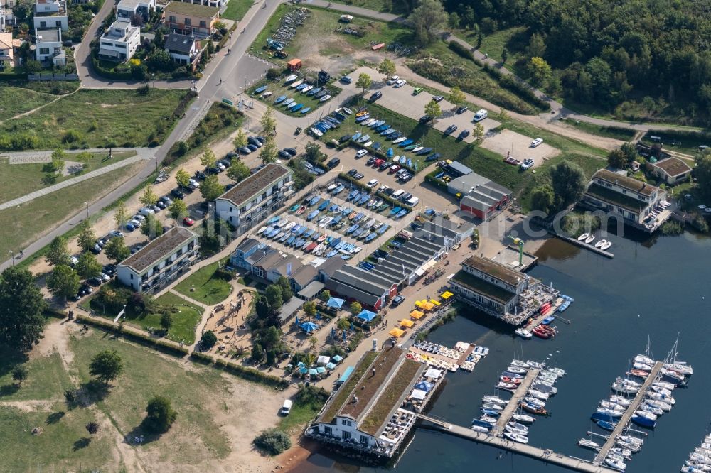 Aerial image Markkleeberg - Pleasure boat marina with docks and moorings on the shore area Yachthafen Cospudener Yacht Club Markkleeberg e.V. in the district Lauer in Markkleeberg in the state Saxony, Germany