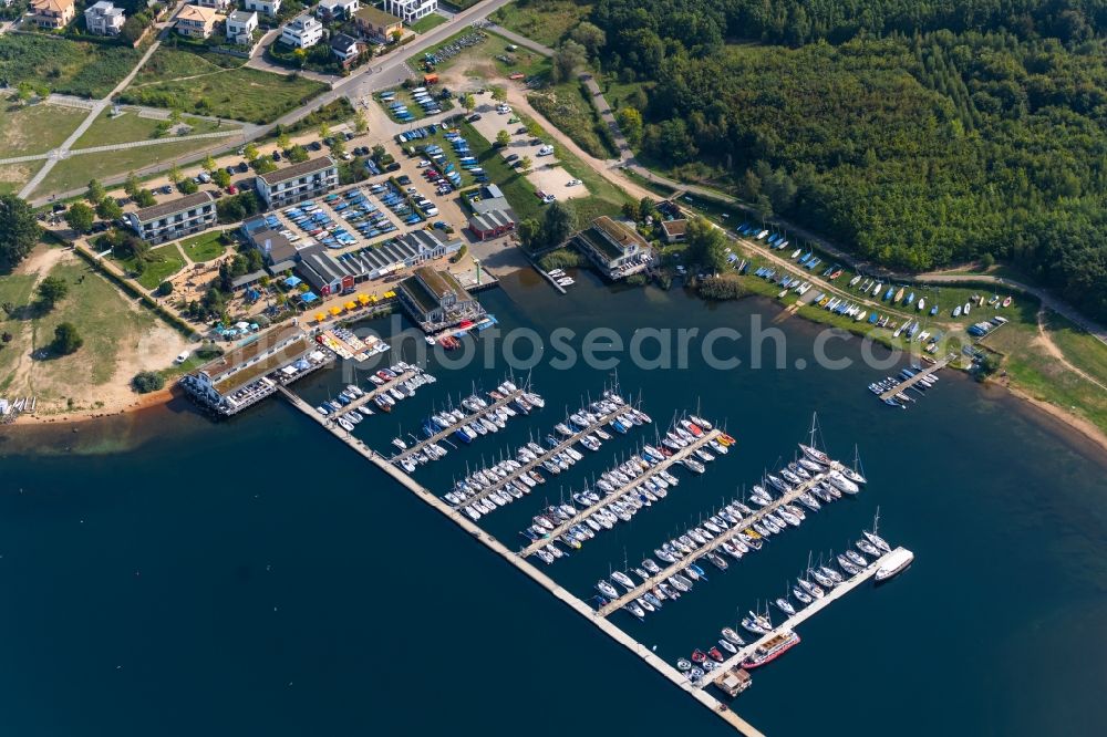 Aerial photograph Markkleeberg - Pleasure boat marina with docks and moorings on the shore area Yachthafen Cospudener Yacht Club Markkleeberg e.V. in the district Lauer in Markkleeberg in the state Saxony, Germany