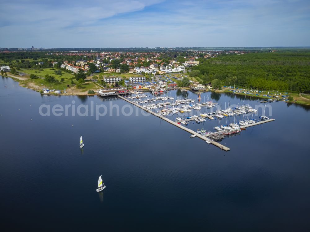 Markkleeberg from above - Pleasure boat marina with docks and moorings on the shore area Yachthafen Cospudener Yacht Club Markkleeberg e.V. in the district Lauer in Markkleeberg in the state Saxony, Germany