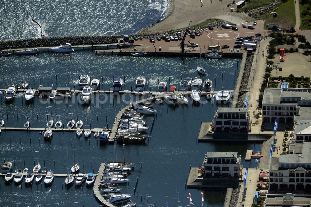 Aerial photograph Rostock - Pleasure boat marina with docks and moorings on the shore area of baltic see in Rostock in the state Mecklenburg - Western Pomerania