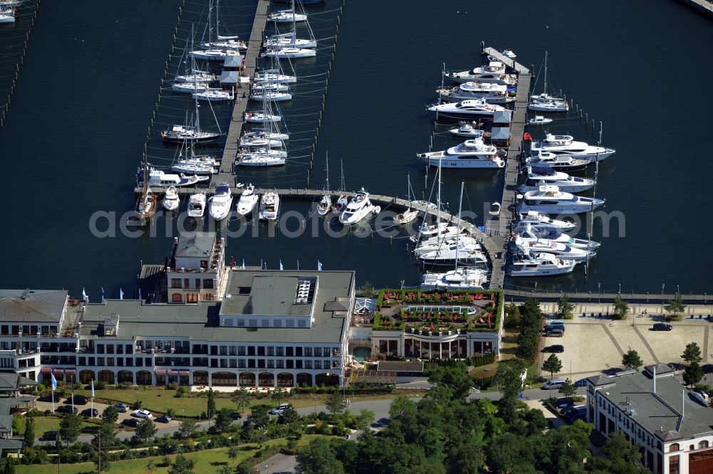 Aerial photograph Rostock - Pleasure boat marina with docks and moorings on the shore area of baltic see in Rostock in the state Mecklenburg - Western Pomerania