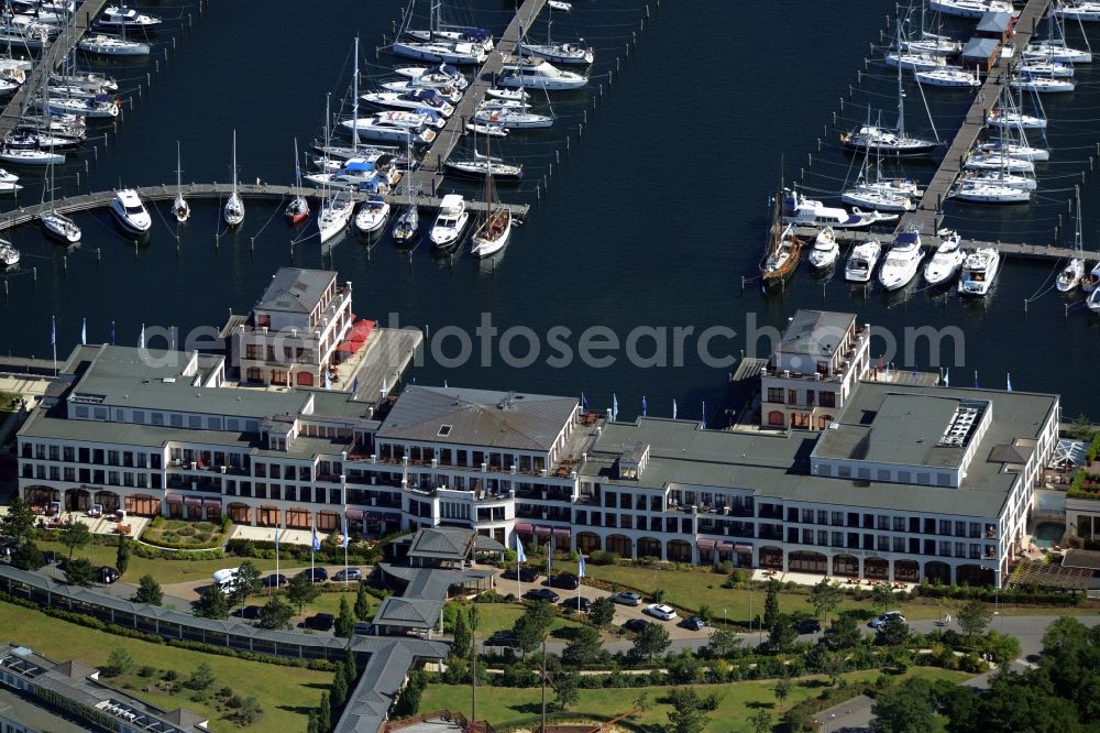 Aerial photograph Rostock - Pleasure boat marina with docks and moorings on the shore area of baltic see in Rostock in the state Mecklenburg - Western Pomerania