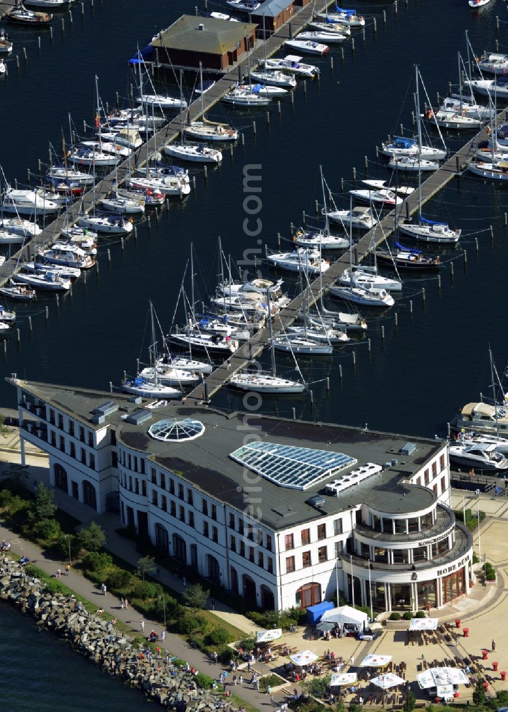 Rostock from the bird's eye view: Pleasure boat marina with docks and moorings on the shore area of baltic see in Rostock in the state Mecklenburg - Western Pomerania