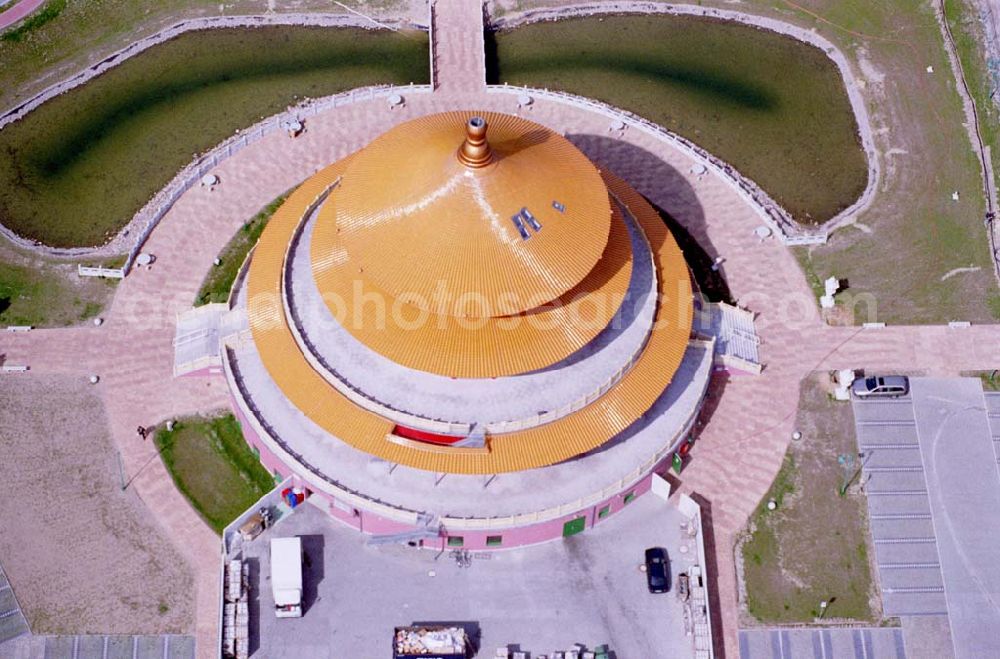 Aerial image Hohen Neuendorf / Brandenburg - 02.Mai 2003, Chinarestaurant Himmelspagode mit fertigen Außenanlagen.Himmels Pagode,Oranienburger Straße 3,16540 Hohen Neuendorf,03303/2127-0,Ye-Lo-Pa Hotel und Gaststätten GmbH