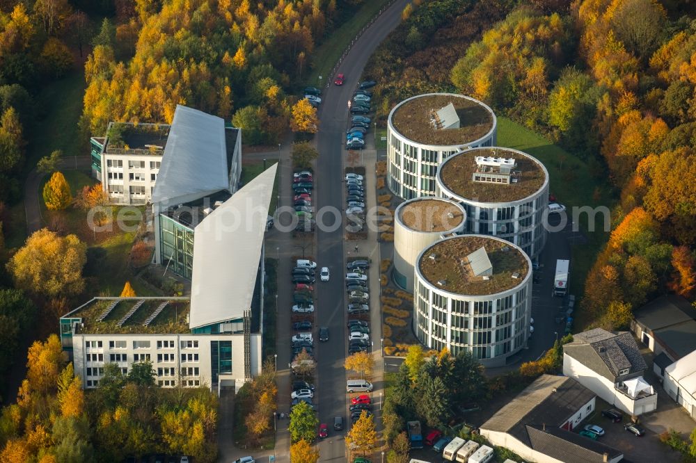 Aerial photograph Witten - Centre of Dental and Life Science Research ZBZ and the Centre for Research and Development FEZ on the campus of the University in Witten in the state of North Rhine-Westphalia. The ZBZ consists of 4 round towers, the FEZ building is characterised by the modern architecture