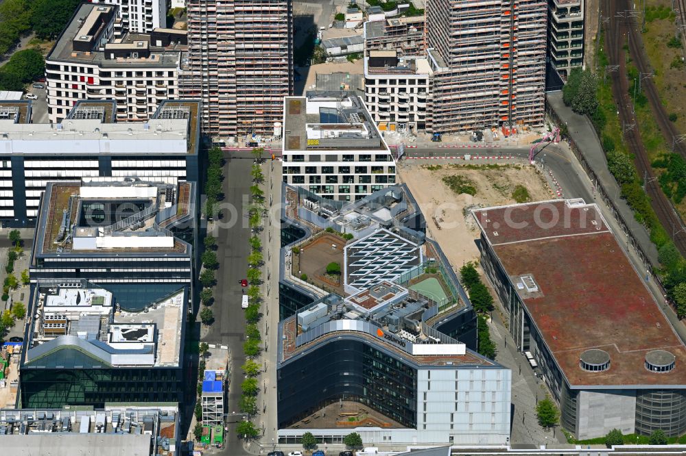 Berlin from the bird's eye view: New office and commercial building Zalando Campus on Valeska-Gert-Strasse in the district Friedrichshain in Berlin, Germany