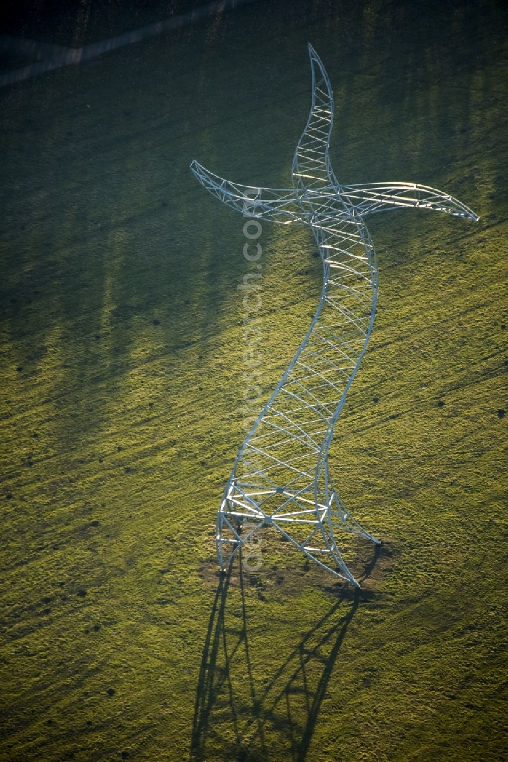 Oberhausen from above - Sorcerer's Apprentice, high steel sculpture, reminiscent of a dancing power pole in Oberhausen in North Rhine-Westphalia. An exhibition at the EmscherKunst