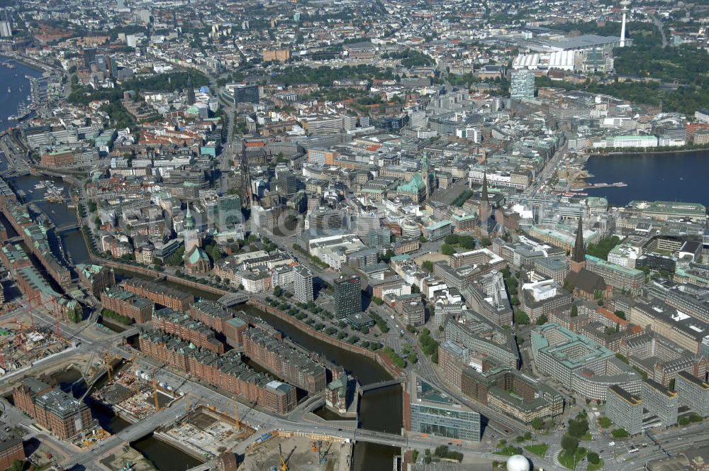 Hamburg from the bird's eye view: Blick auf das ZDF Landesstudio Hamburg, Oberbaumbrücke 1, mit Blick auf die Altstadt. Ansprechpartner Immobilie: CORPUS SIREO, Asset Management GmbH, An der Welle 3, 60322 Frankfurt am Main, Tel. +49(0)69 48005 0, Fax +49(0)69 48005 102, Email: frankfurt@corpussireo.com