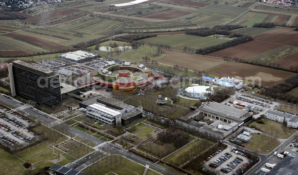 Mainz from the bird's eye view: Das ZDF-Sendezentrum mit der dem Verwaltungs- und Redaktiongebäude im Ortsteil Lerchenberg. The ZDF broadcast center with the administrative and editorial offices in the district Lerchenberg.