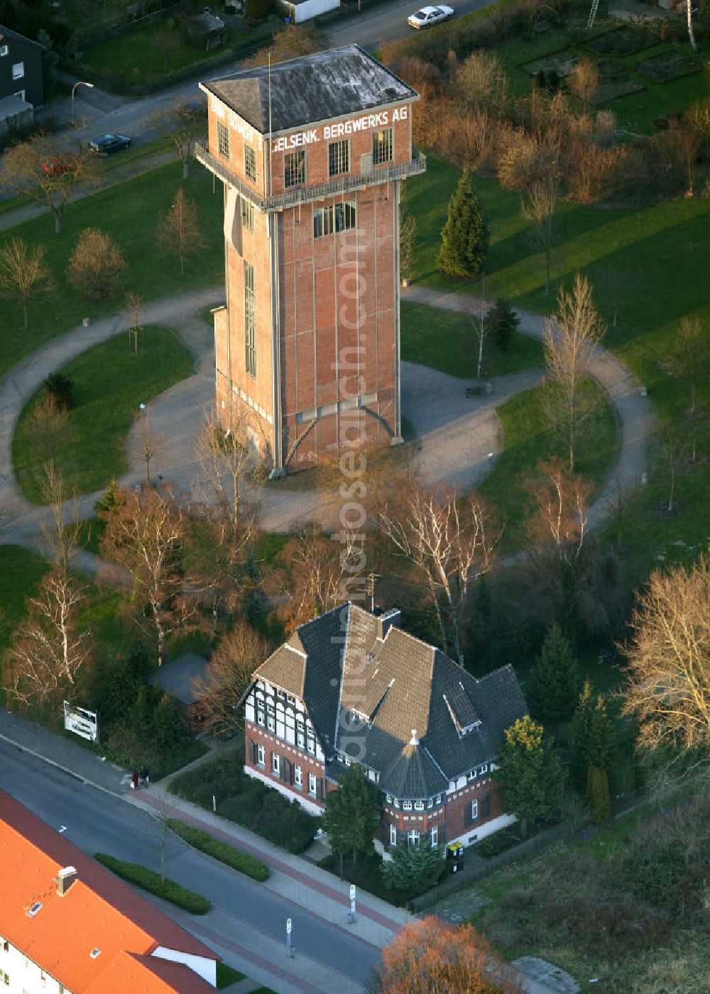 Castrop-Rauxel from the bird's eye view: Blick auf den Schacht 3 mit Hammerkopfturm des Industriedenkmal und die ehemalige Zeche ERIN. Castrop-Rauxel, industrial monument and former coal mine ERIN with winding tower in form of a hammerhead.