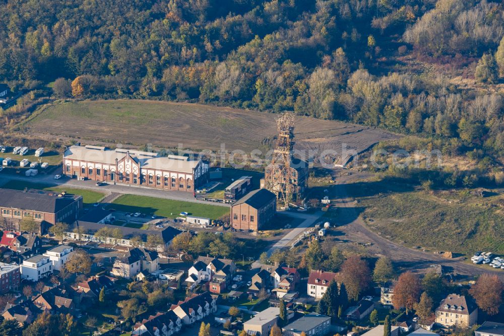 Oer-Erkenschwick from the bird's eye view: View of the Ewald Continuation mine in Oer-Erkenschwick in the state of North Rhine-Westphalia. The disused hard coal mine with buildings and headframe is located on the street Am Foerderturm in the Ruhr area