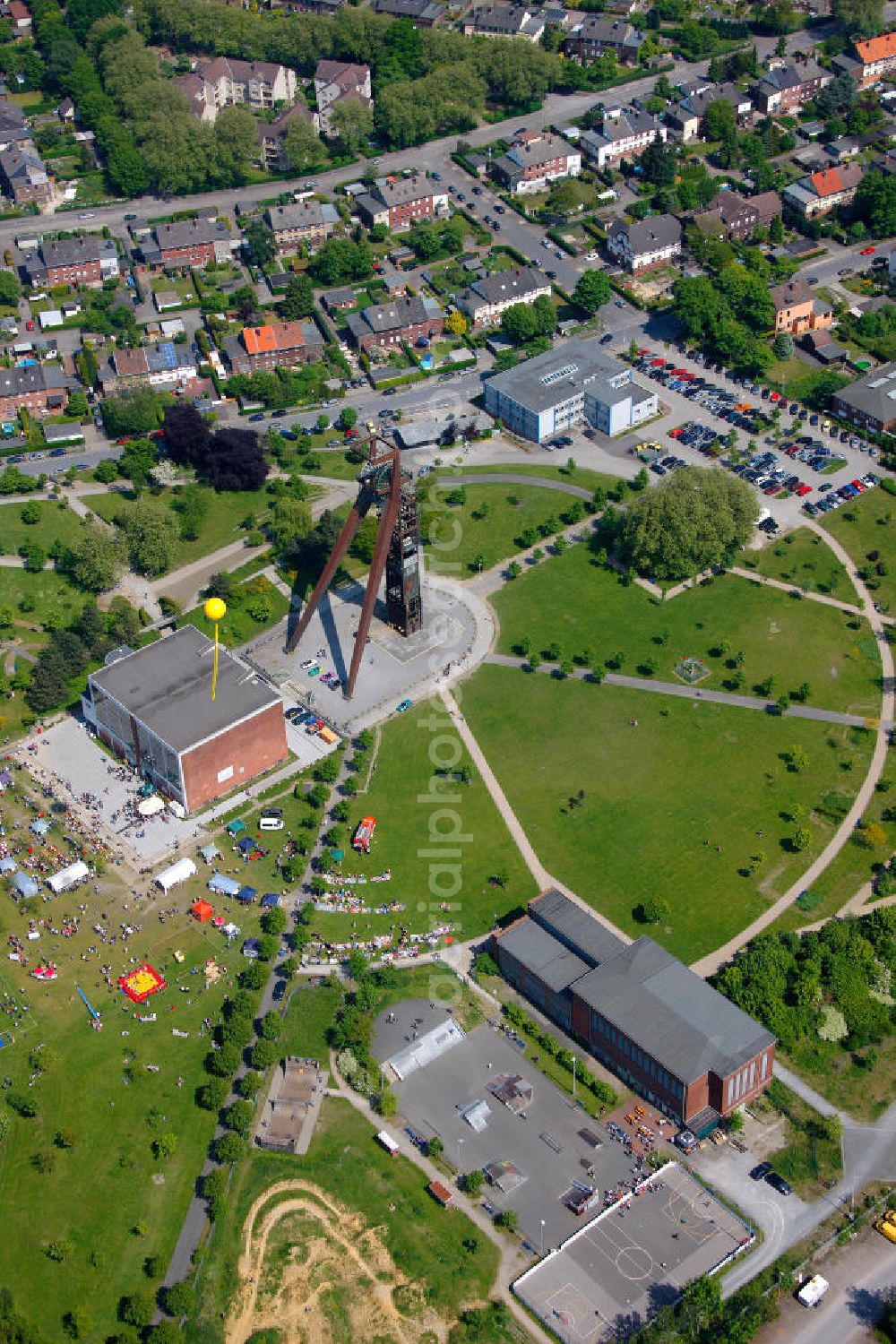 Aerial image Herne - Die ehemalige Zeche Recklinghausen II in Herne in Nordrhein-Westfalen. Heute ist die Anlage ein Freizeitzentrum im Stadtteilpark als Bestandteil des Emscher Landschaftsparks, darin enthalten sind z. B.: Bike- und Skatepark, Tanzsporthalle; Museum. The former coal mine Recklinghausen II in Herne in North Rhine-Westphalia. Now it is a leisure centre/ recreation centre.