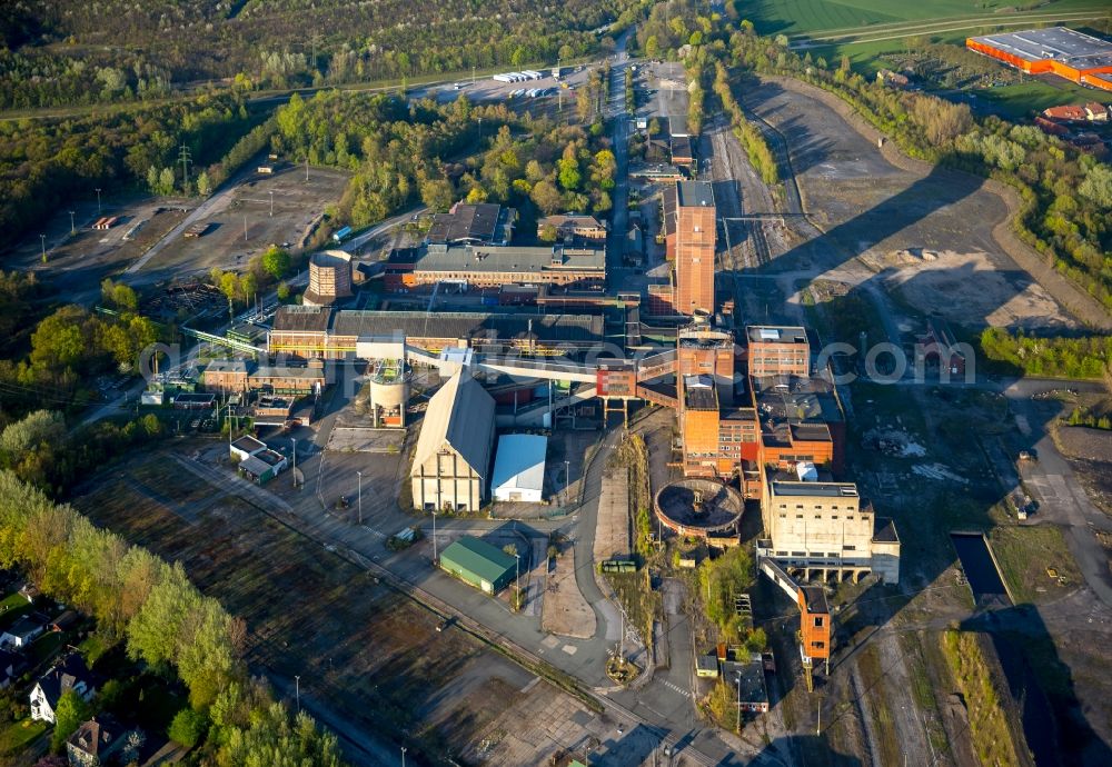 Aerial photograph Herringen - Industrial monument of the technical plants and production halls of the premises Zeche Heinrich Robert in Herringen at Ruhrgebiet in the state North Rhine-Westphalia, Germany