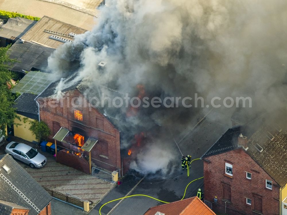 Bönen from above - Large Fire - Brandherd- house fire in the Gustav Street in Boenen in the Ruhr area in North Rhine-Westphalia