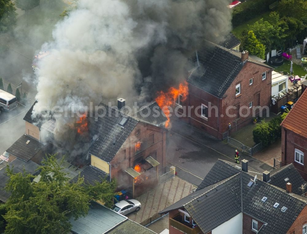 Aerial image Bönen - Large Fire - Brandherd- house fire in the Gustav Street in Boenen in the Ruhr area in North Rhine-Westphalia