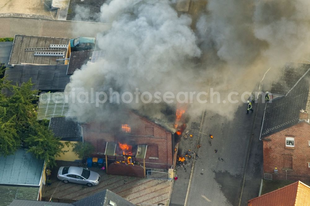 Aerial photograph Bönen - Large Fire - Brandherd- house fire in the Gustav Street in Boenen in the Ruhr area in North Rhine-Westphalia