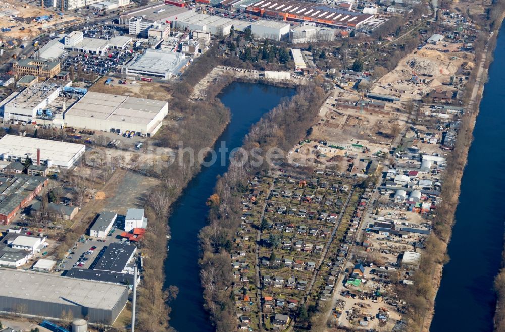 Berlin from the bird's eye view: The Zehlendorf stitch channel in Berlin, Germany, is a northern branch of the Teltow Canal at Lichterfelde locality with a length of one kilometer. It is a remnant of the ancient Lake of Teltow and was created in its present form at the same time with the construction of the Teltow Canal at the beginning of the 20th century