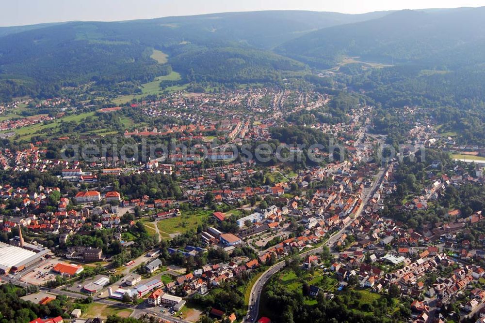 Aerial photograph Zella-Mehlis - Blick auf Zella-Mehlis am Südhang des Thüringer Waldes. Der staatlich anerkannte Erholungsort Zella-Mehlis ist mit ca. 12.000 Einwohnern einer der bedeutendsten Wirtschaftsstandorte im Landkreis Schmalkalden-Meiningen. Auf besondere Traditionen kann die über 1000 Jahre alte Kleinstadt auf den Gebieten der Industrie, des Handwerks, Tourismus und Sport verweisen, die ihr weltweite Anerkennung einbrachten. Bürgerhaus - Louis-Anschütz-Straße 28, 98544 Zella-Mehlis - Tel.: 03682/482840 oder 40317 eMail: touristinfo@zella-mehlis.de - Öffnungszeiten: Mo.-Fr. 10 - 12 und 13 - 18 Uhr - Sa. 10 - 12 Uhr.