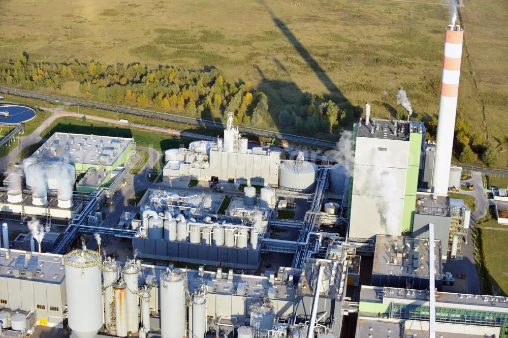 Stendal - Arneburg from the bird's eye view: Die Zellstoff Stendal GmbH in Sachsen-Anhalt, ist Zentraleuropas modernster und größter Hersteller von NBSK, Northern Bleached Softwood Kraft. Das Werk erzeugt seinen gesamten Eigenbedarf an Strom selbst. The Zellstof Stendal GmbH in Saxony-Anhalt, is the most modern and biggest producer of NBSK, Northern Bleached Softwood Kraft. The factory produces it's own power.