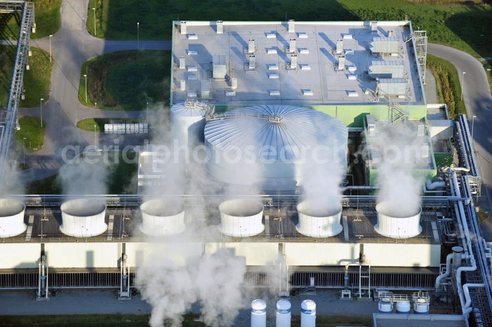 Stendal - Arneburg from above - Die Zellstoff Stendal GmbH in Sachsen-Anhalt, ist Zentraleuropas modernster und größter Hersteller von NBSK, Northern Bleached Softwood Kraft. Das Werk erzeugt seinen gesamten Eigenbedarf an Strom selbst. The Zellstof Stendal GmbH in Saxony-Anhalt, is the most modern and biggest producer of NBSK, Northern Bleached Softwood Kraft. The factory produces it's own power.