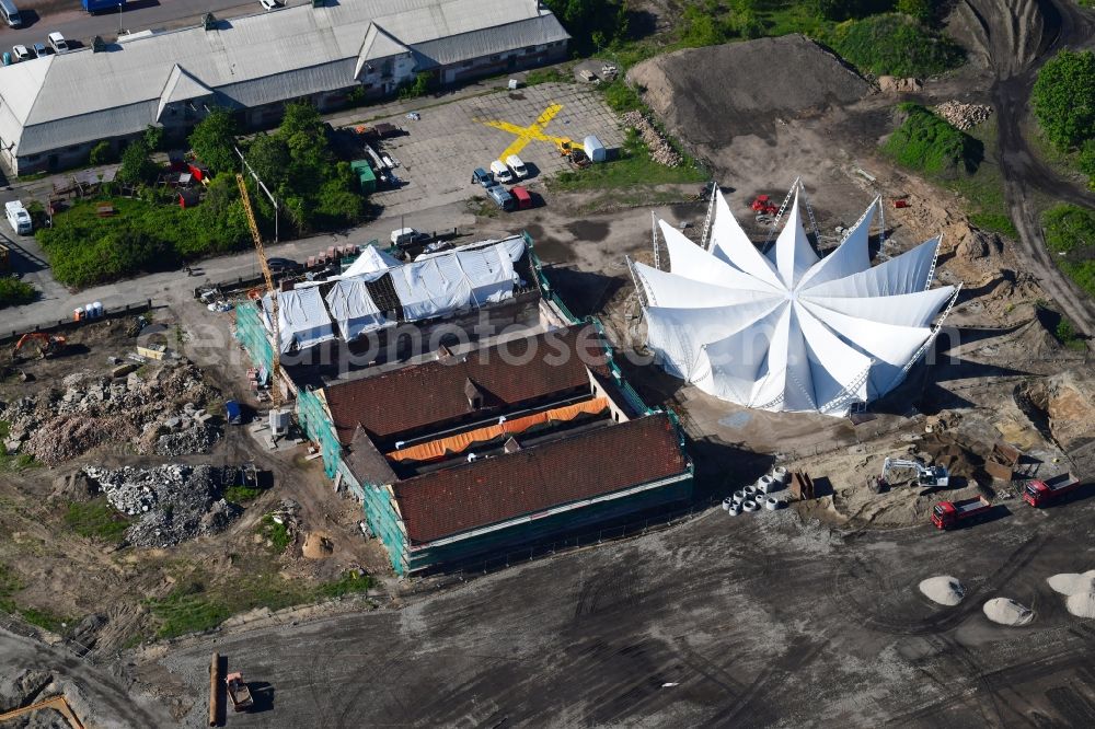 Dresden from the bird's eye view: Tent construction and assembly at the venue Lotos-Zelt in Ostragehege - Ostra- Dom in the district Friedrichstadt in Dresden in the state Saxony, Germany