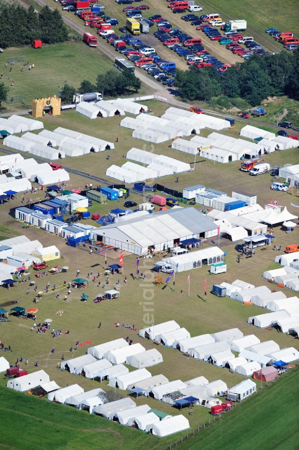 Garlstorf from the bird's eye view: View of the youth fire brigade camp in the district of Harburg in Garlstorf in Lower Saxony. The tent camp was attended by 86 youth fire brigades from the district of Harburg