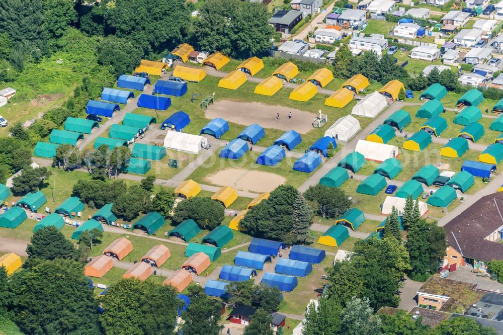 Grömitz from above - Youth tent camp on the sea coast of the Baltic Sea in Groemitz in the state of Schleswig-Holstein