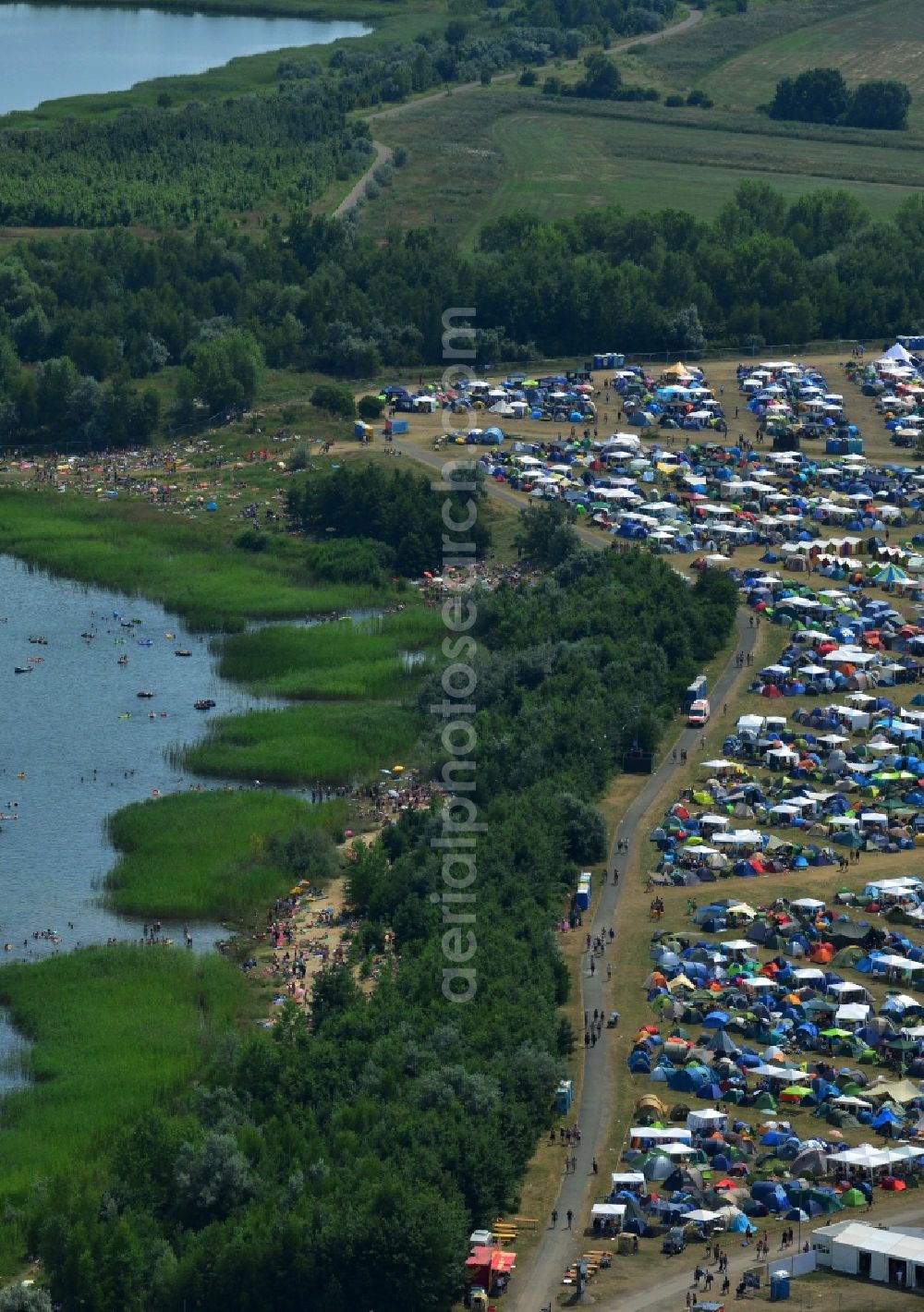 Gräfenhainichen from the bird's eye view: View of campground landscape for visitors to the Melt! Festival in Eisenstadt Ferropolis in Graefenhainichen in the state of Saxony-Anhalt. The Melt is a music festival with electronic music and Rock Sound. Since 1999 the festival at Graefenhainichen takes place in the City of Steel Ferropolis