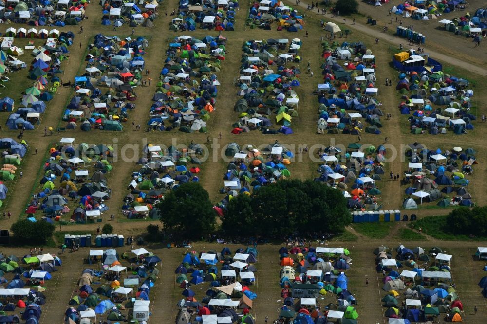 Aerial photograph Gräfenhainichen - View of campground landscape for visitors to the Melt! Festival in Eisenstadt Ferropolis in Graefenhainichen in the state of Saxony-Anhalt. The Melt is a music festival with electronic music and Rock Sound. Since 1999 the festival at Graefenhainichen takes place in the City of Steel Ferropolis