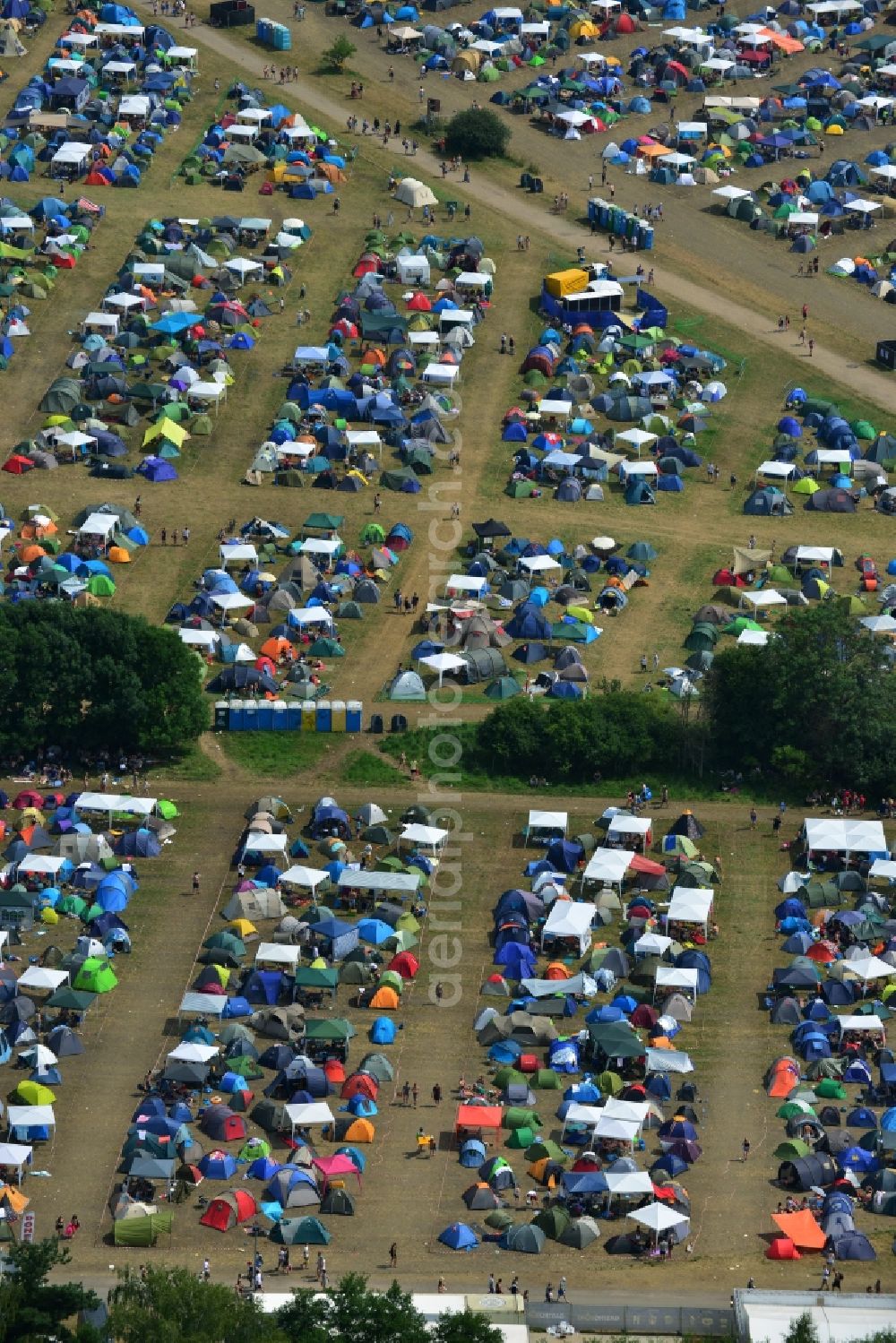 Gräfenhainichen from the bird's eye view: View of campground landscape for visitors to the Melt! Festival in Eisenstadt Ferropolis in Graefenhainichen in the state of Saxony-Anhalt. The Melt is a music festival with electronic music and Rock Sound. Since 1999 the festival at Graefenhainichen takes place in the City of Steel Ferropolis